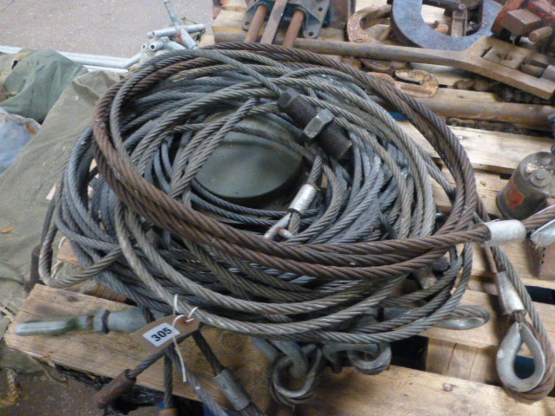 Quantity of various wire rope
