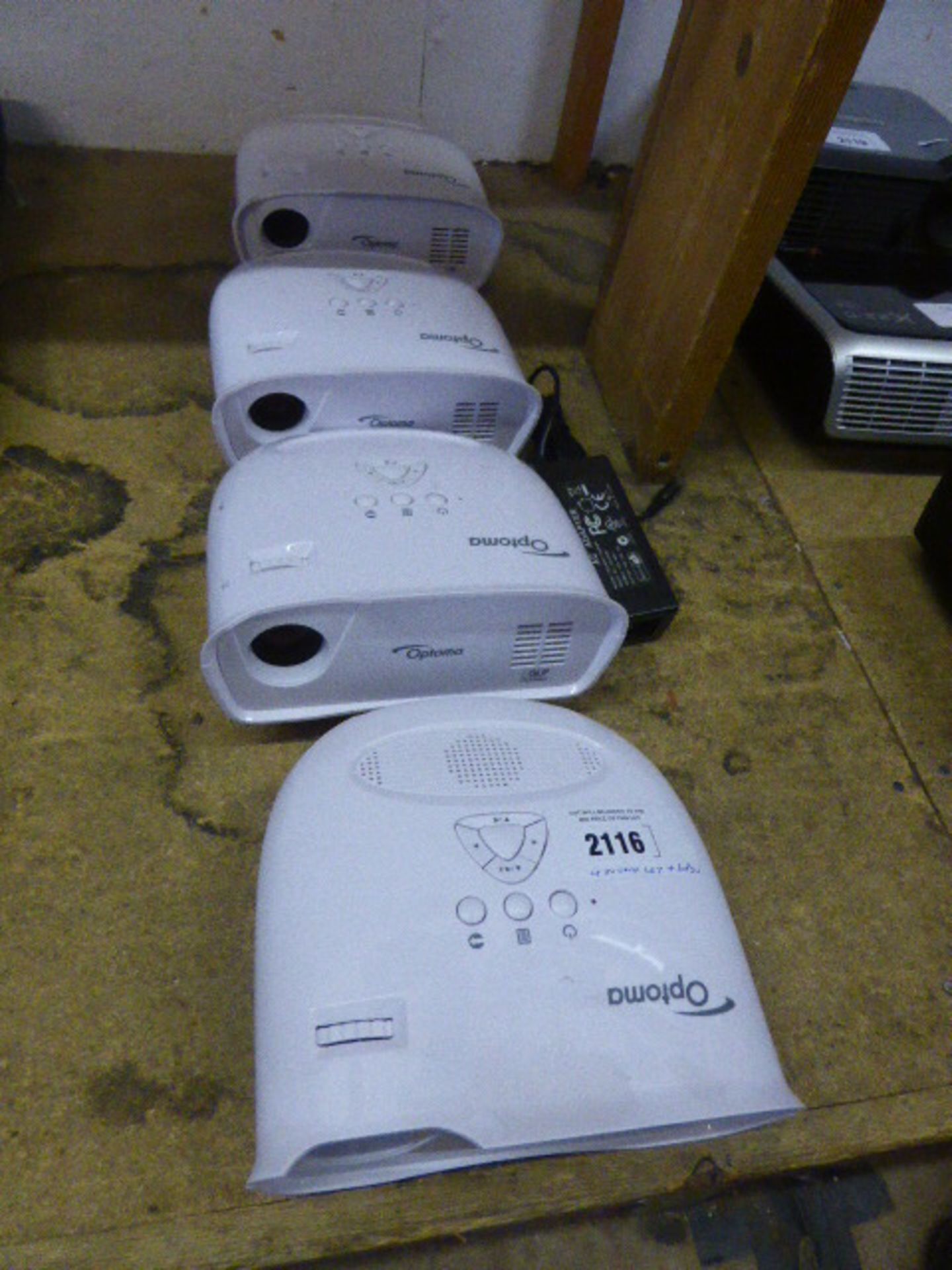 Four Optoma projectors with 1 psu