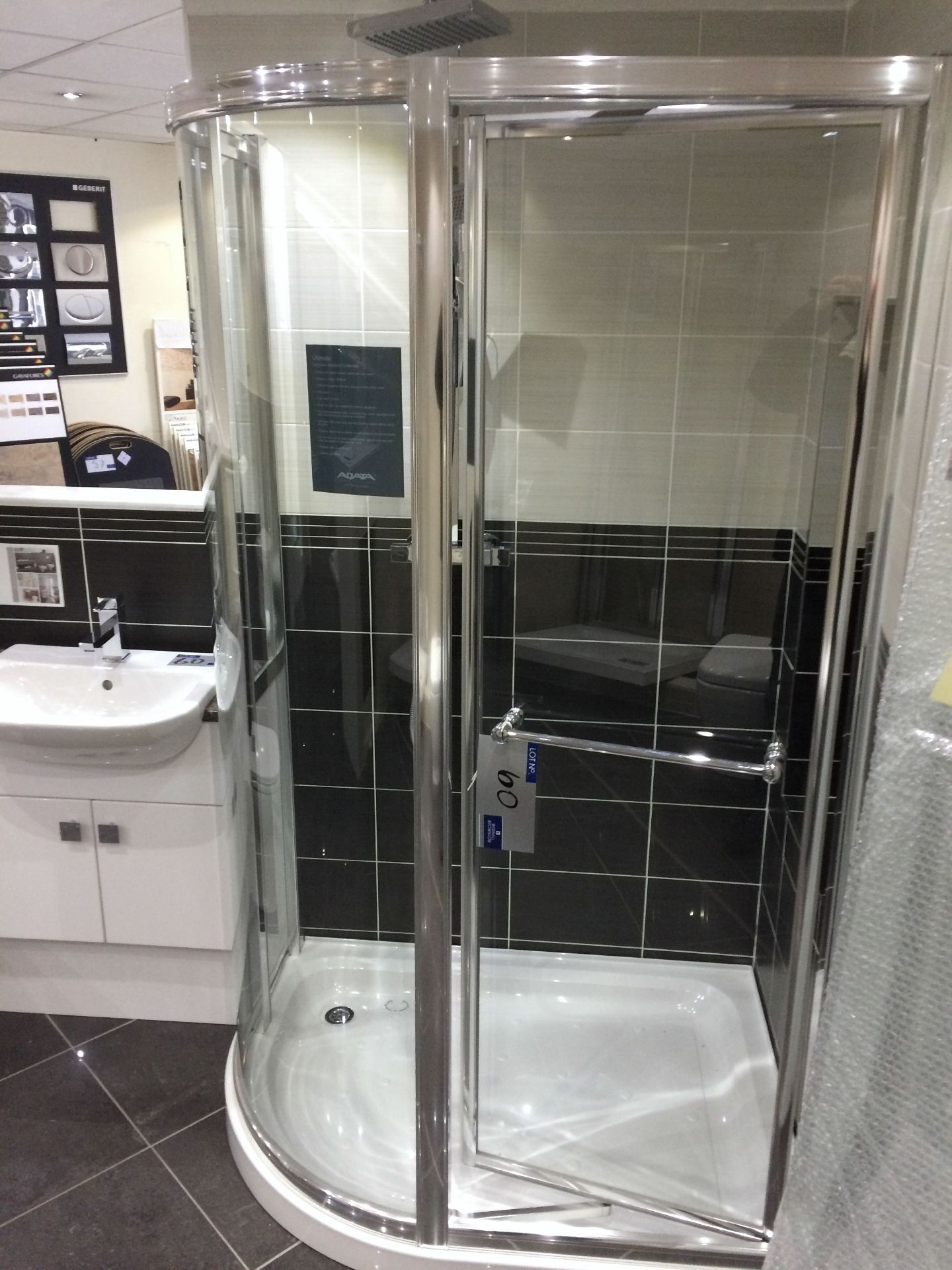 A Bathroom Display comprising Aqata Quad Bespoke Clear Glass and Chrome Hinged Door Curved Shower - Bild 7 aus 7