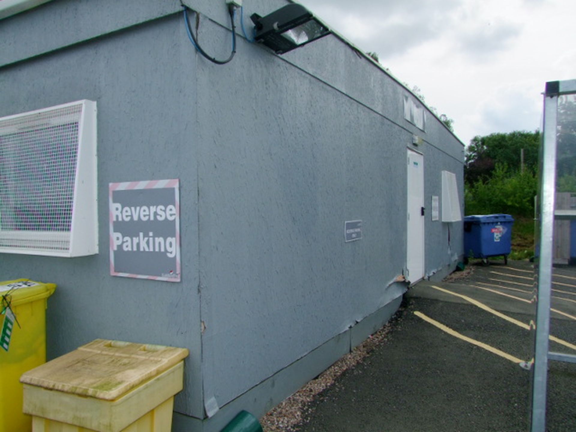 No Reserve Steel Framed Outbuilding comprising 21 x Bays of 32ft x 10ft including Kitchen & Toilets - Image 3 of 12