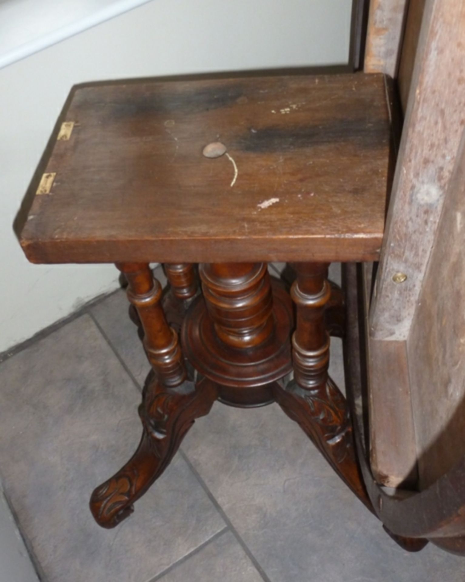 Victorian Inlaid Oval Tilt top Table - Image 3 of 5