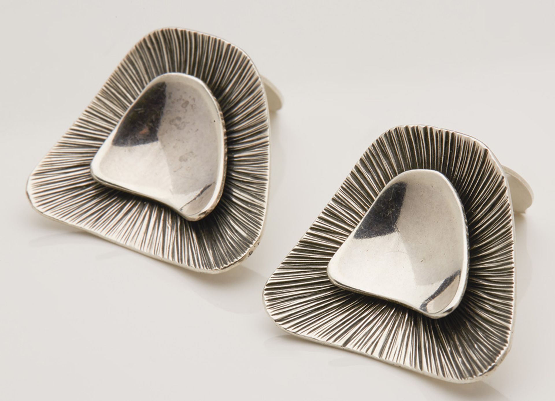 MODERNIST DANISH SILVER BROOCH EARRING SET BY BORESEN & LASSEN - Image 4 of 6