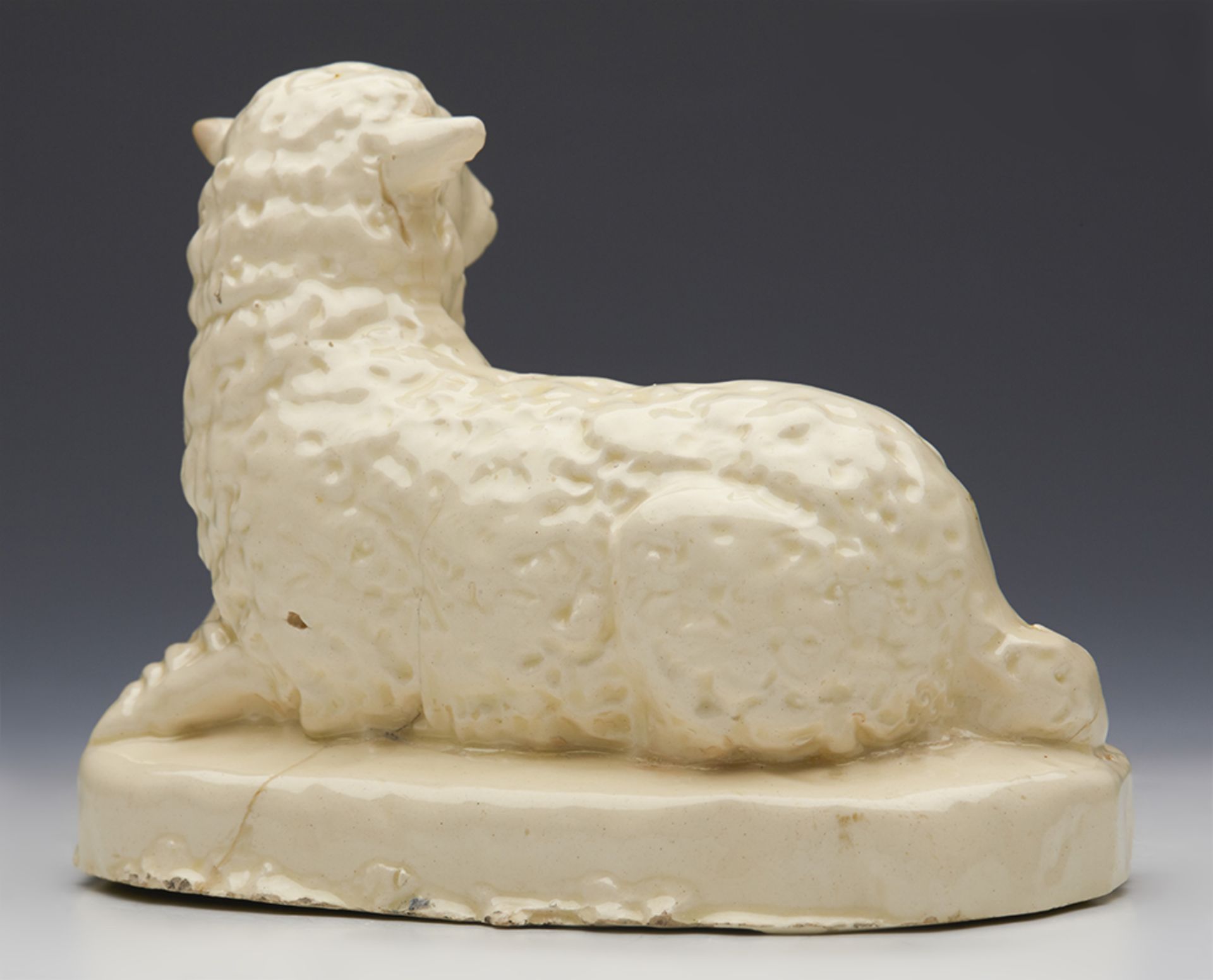 ANTIQUE ENGLISH CREAMWARE POTTERY RECUMBENT SHEEP FIGURE c.1800 - Image 4 of 10
