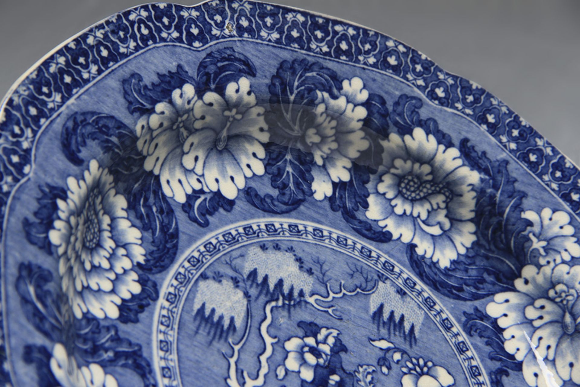 ANTIQUE STAFFORDSHIRE FLORAL SCENE BLUE & WHITE PLATE c.1820 - Image 2 of 10