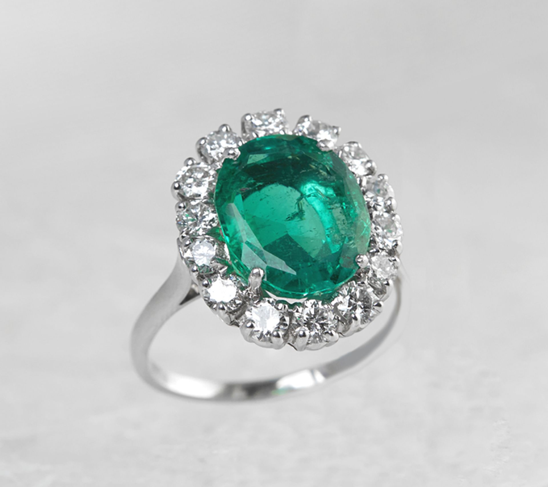 18k White Gold 4.60ct Colombian Emerald & 2.00ct Diamond Ring