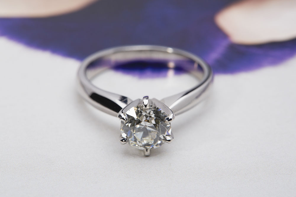 18k White Gold Solitaire 1.35ct Round Brilliant Cut Diamond Ring - Image 2 of 4