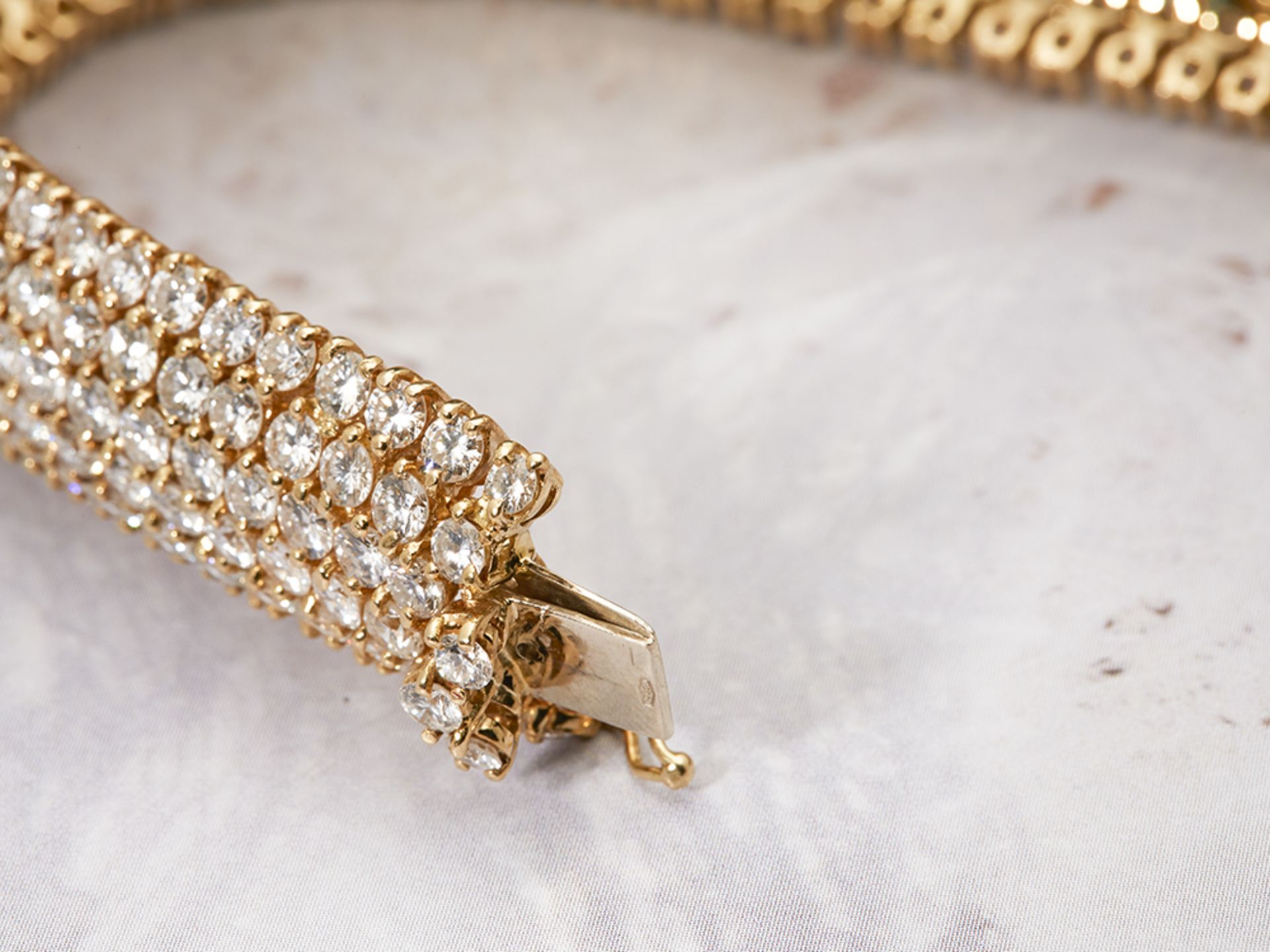 18k Yellow Gold 49.00ct Diamond Cluster Link Bracelet - Image 5 of 5