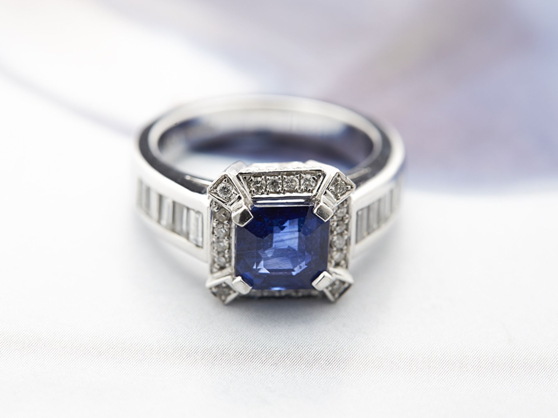 Platinum 2.30ct Sapphire & 1.13ct Diamond Ring - Image 2 of 5