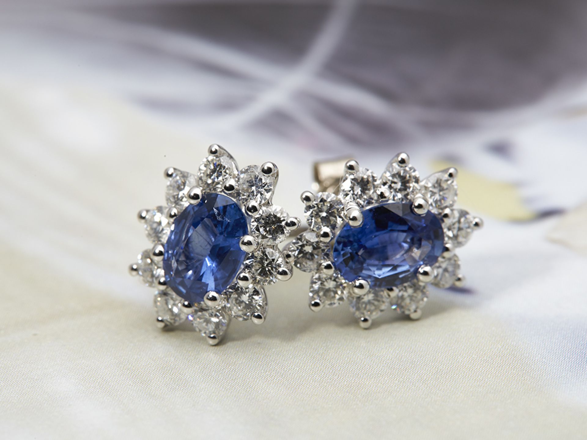 18k White Gold 5.60ct Sapphire & 1.20ct Diamond Chandelier Earrings - Image 2 of 4