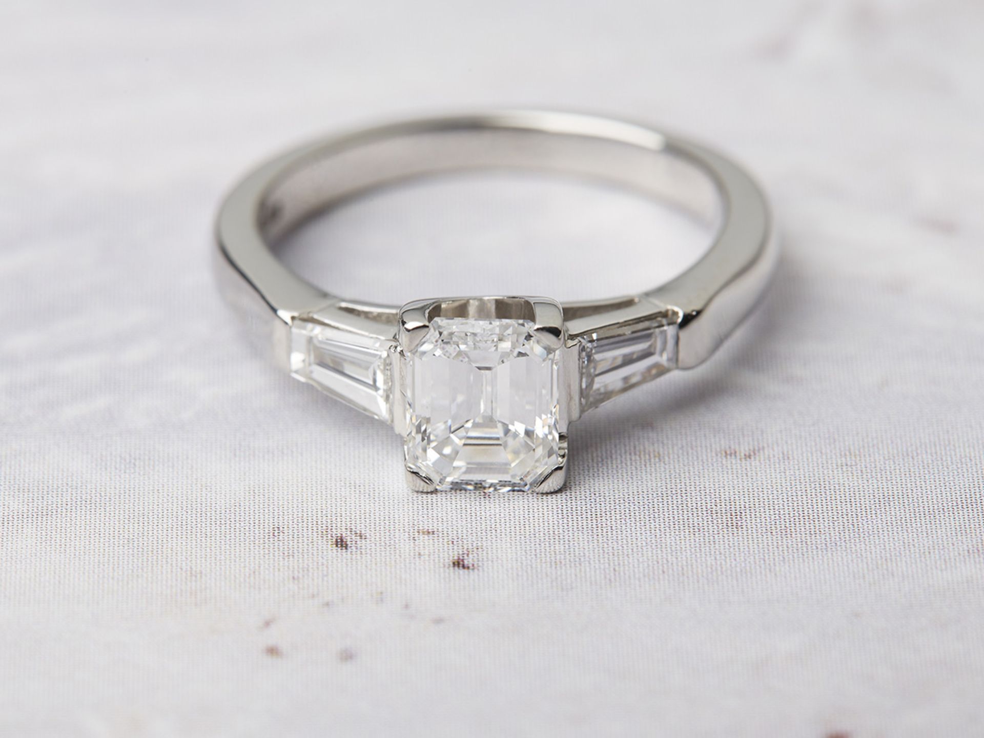 Platinum Emerald Cut 1.02ct Diamond Ring - Image 5 of 6