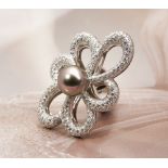 18k White Gold Pearl & Diamond Flower Design Ring