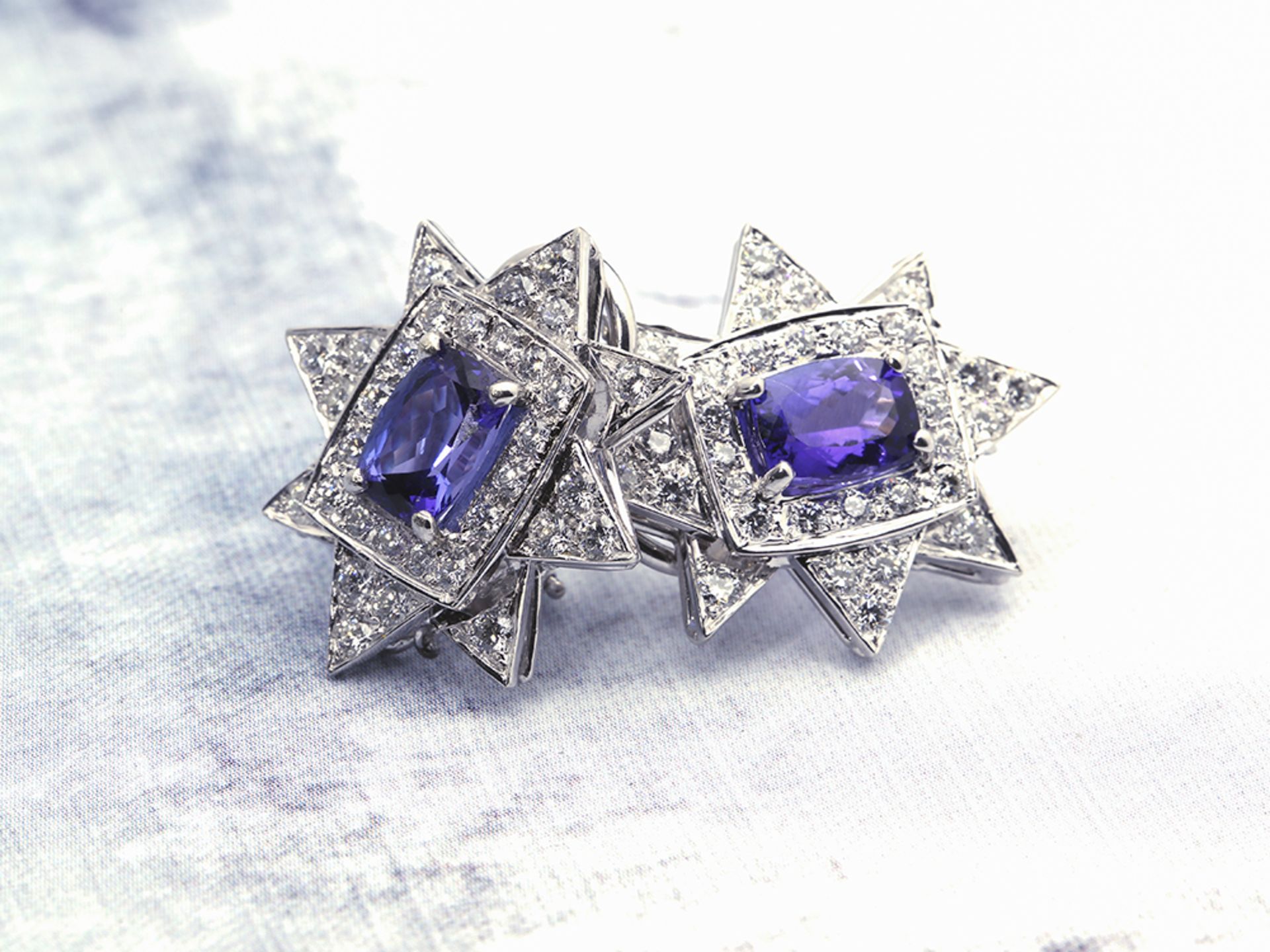 18k White Gold 3.00ct Tanzanite & 2.08ct Diamond Star Earrings - Image 2 of 4