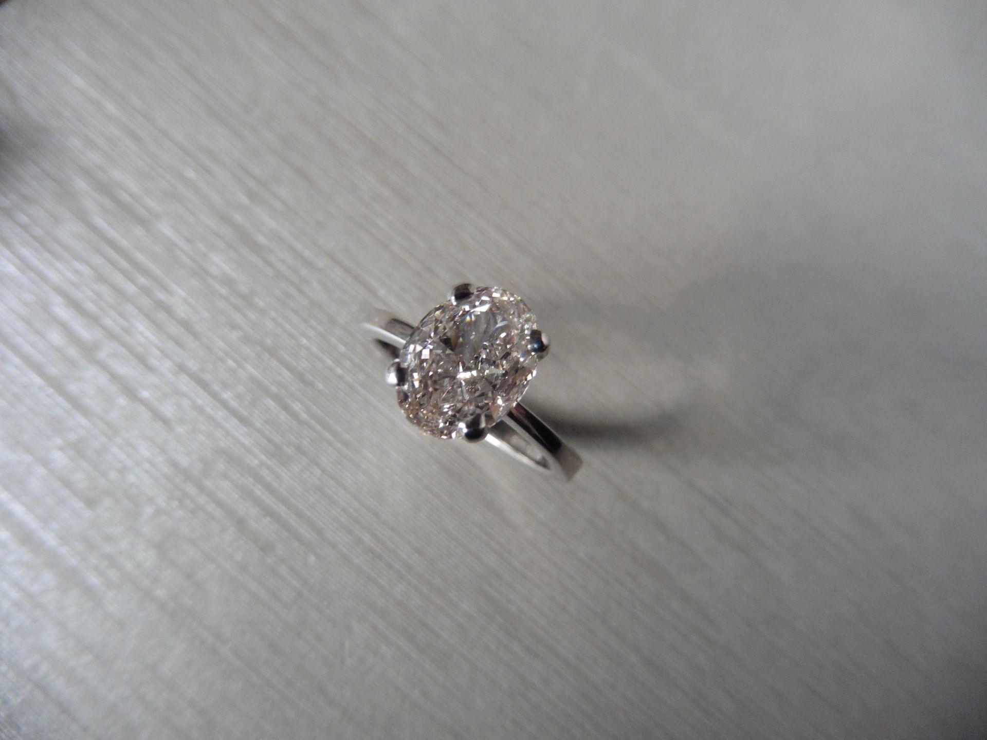 2.21ct oval cut diamond solitaire ring. Set in 18ct white gold, M colour, VS2 clarity. 9.02 x 6.79 x - Bild 4 aus 5