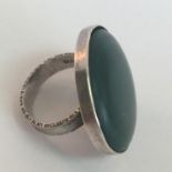 Modern retro hallmarked silver and green stone ring, London hallmarks - c.1987