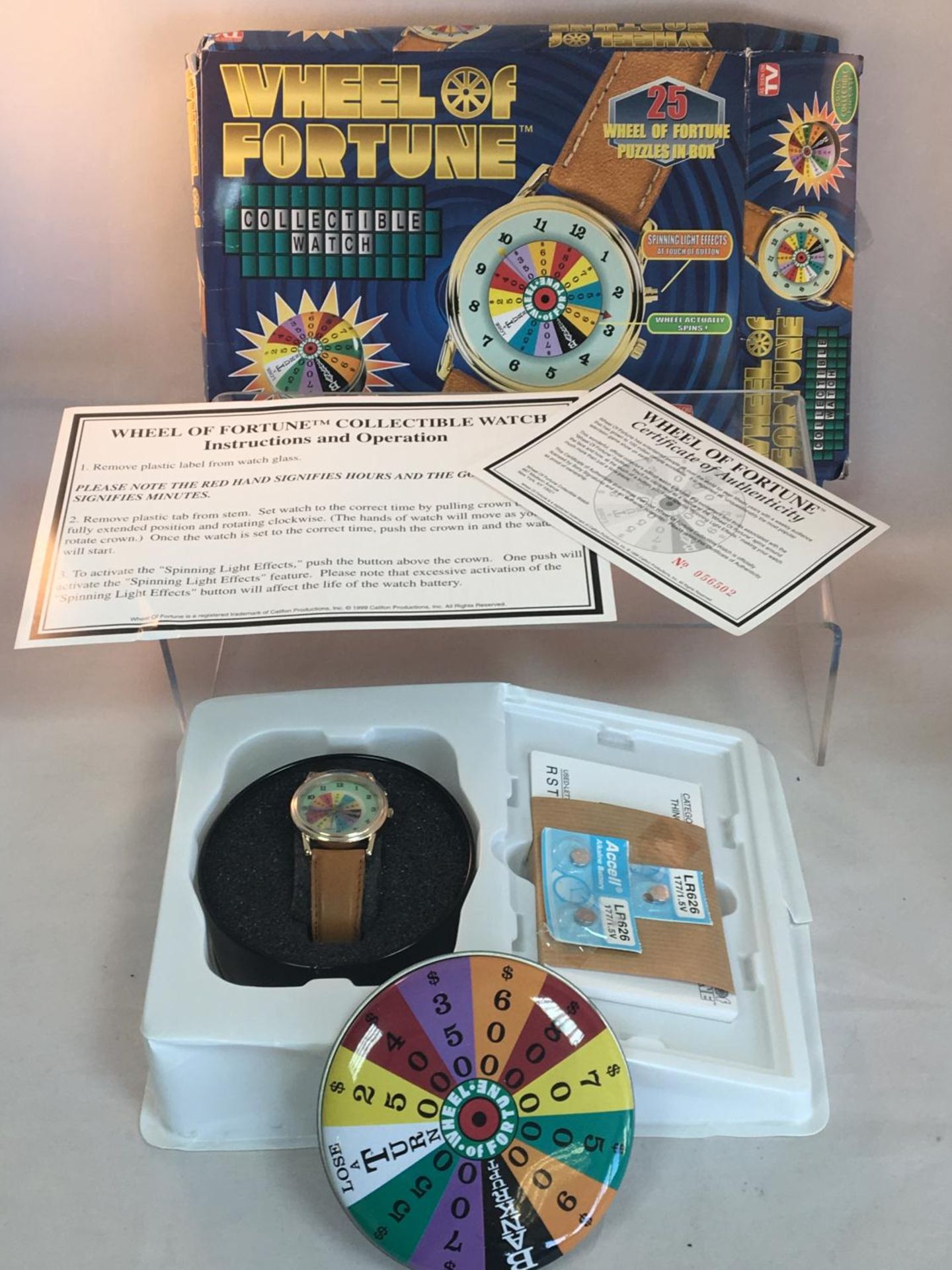 Boxed collector's Wheel of Fortune watch with tin and certificate of authenticity - c.1999