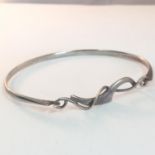 Contemporary British designer sterling silver bangle by Kit Heath