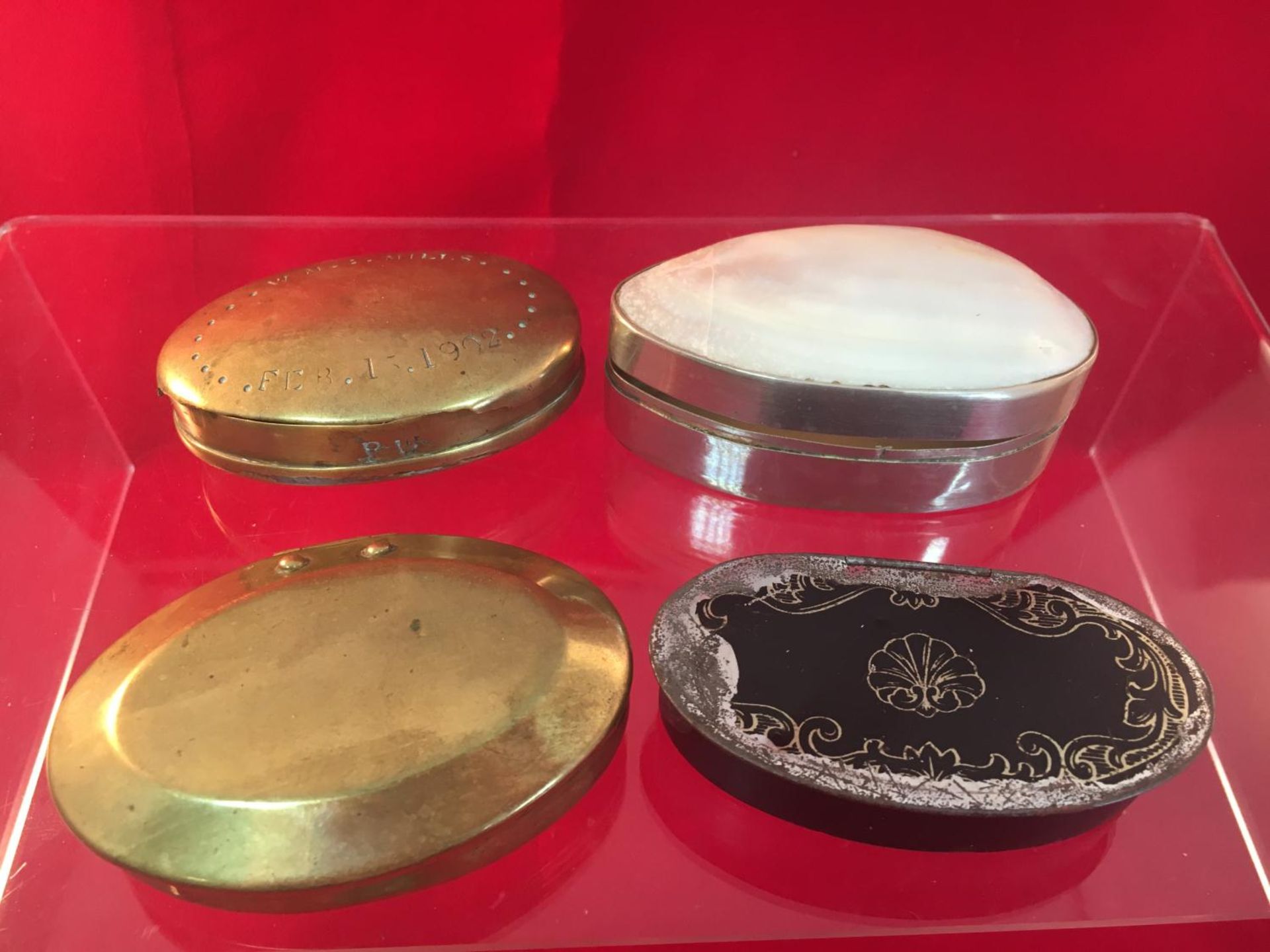 GROUP OF ANTIQUE & VINTAGE TOBACCO SNUFF BOXES. Two brass, one engraved 1902 W.M. Mills, one shell