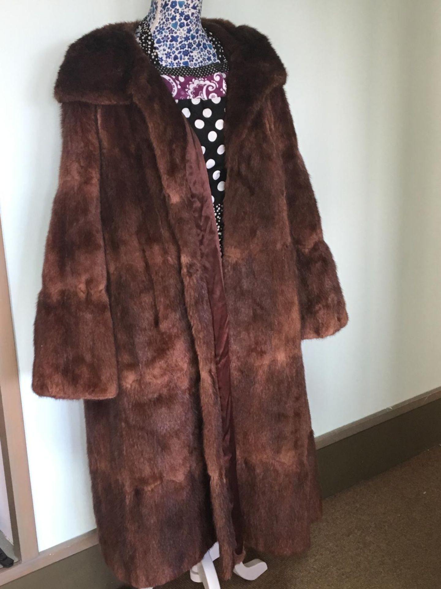 Vintage ladies fur coat in excellent and clean condition