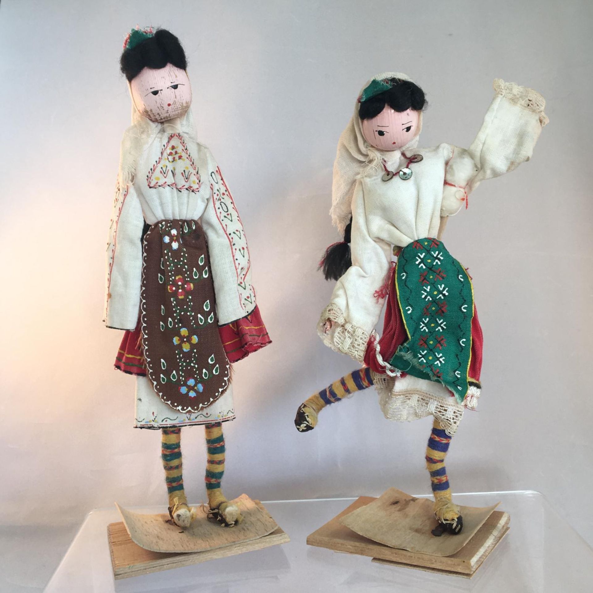 Pair antique wire dolls with painted wooden faces, each approx 24cm high