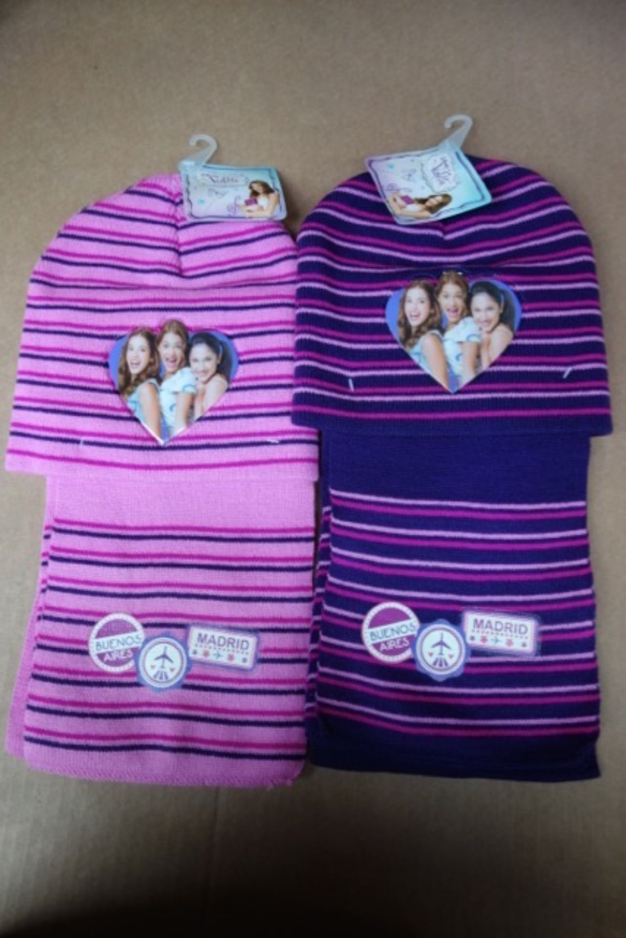 72 x Sets of Disney Violetta Hat & Scarf's. High quality. RRP £14.99 each, giving this lot a total - Image 3 of 4