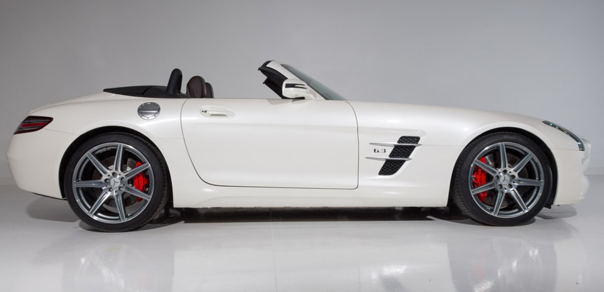 Mercedes SLS 63 AMG Roadster - Image 2 of 12