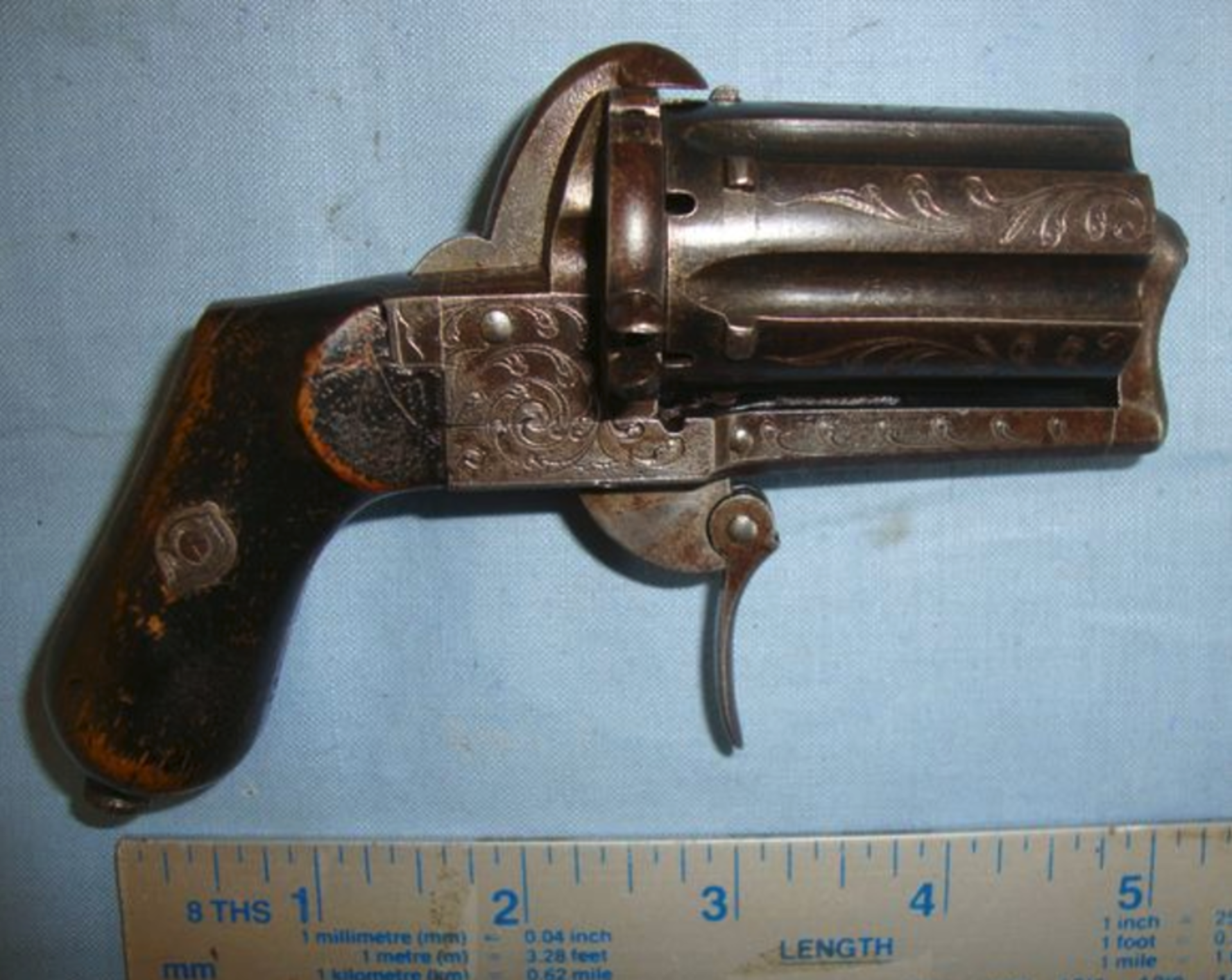 C1870 6 Shot 7mm Calibre Double Action Pinfire Pepper box Pocket Revolver - Image 2 of 3