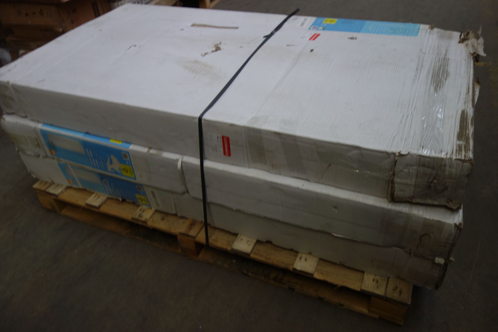 (NR19) PALLET CONTAINING 3 x B&Q Curved Glass Shower Bath Screens. RRP £199 each.