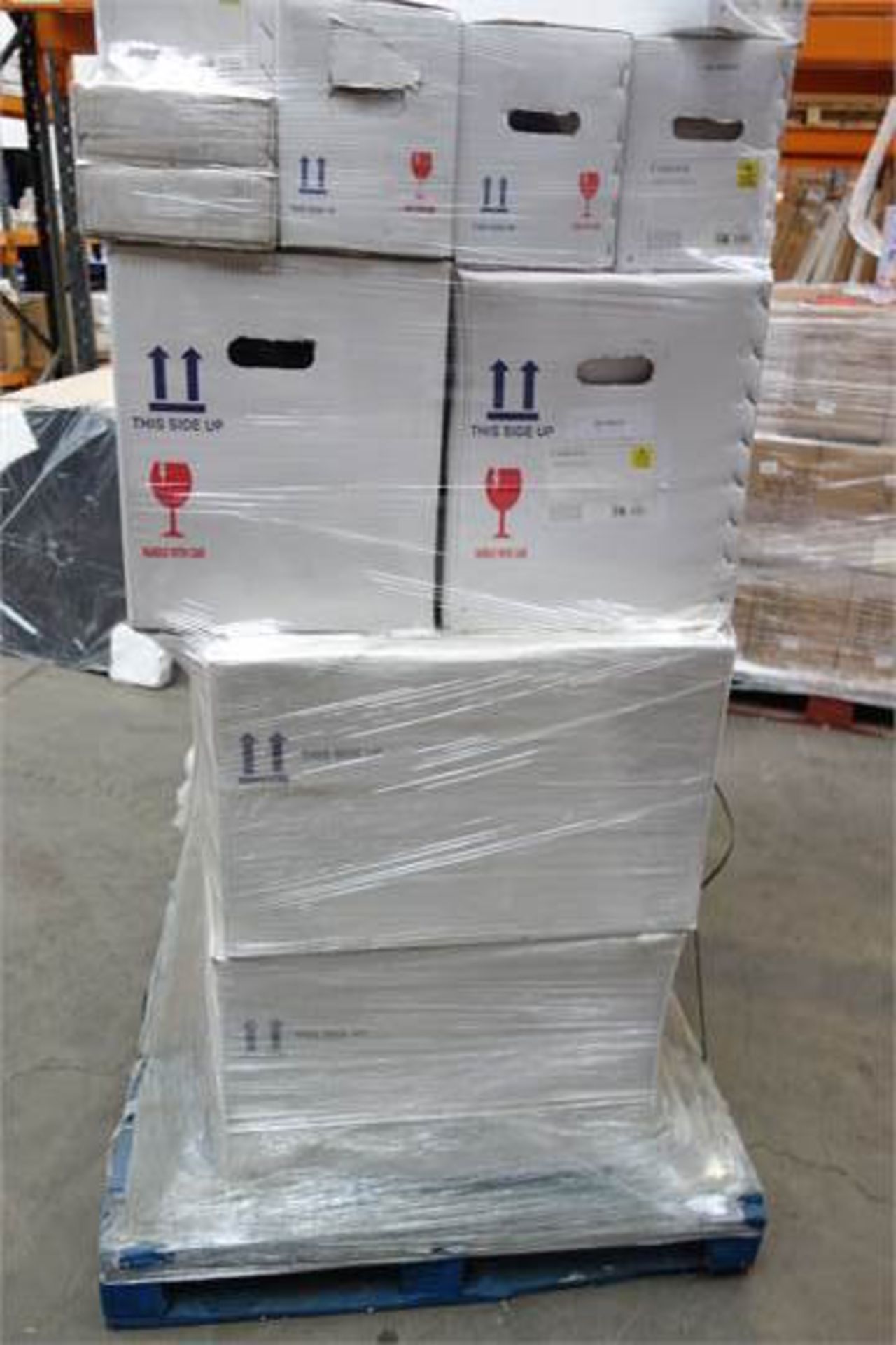 (NR25) PALLET CONTAINING 16 x ITEMS OF VARIOUS BATHROOM STOCK TO INCLUDE: 9 x FABIAN TOILET PANS. - Bild 3 aus 3