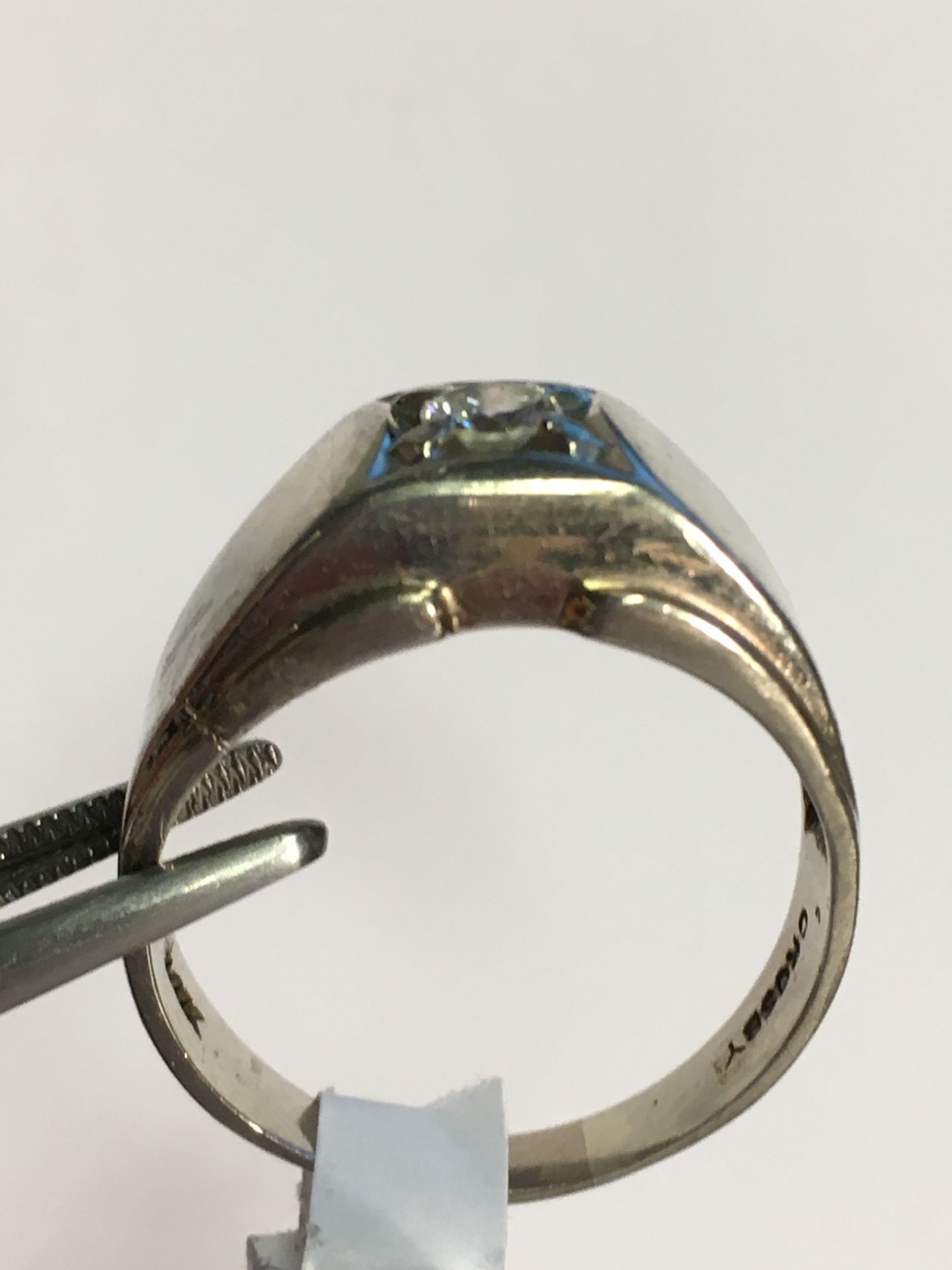 A diamond single-stone 14K White gold ring