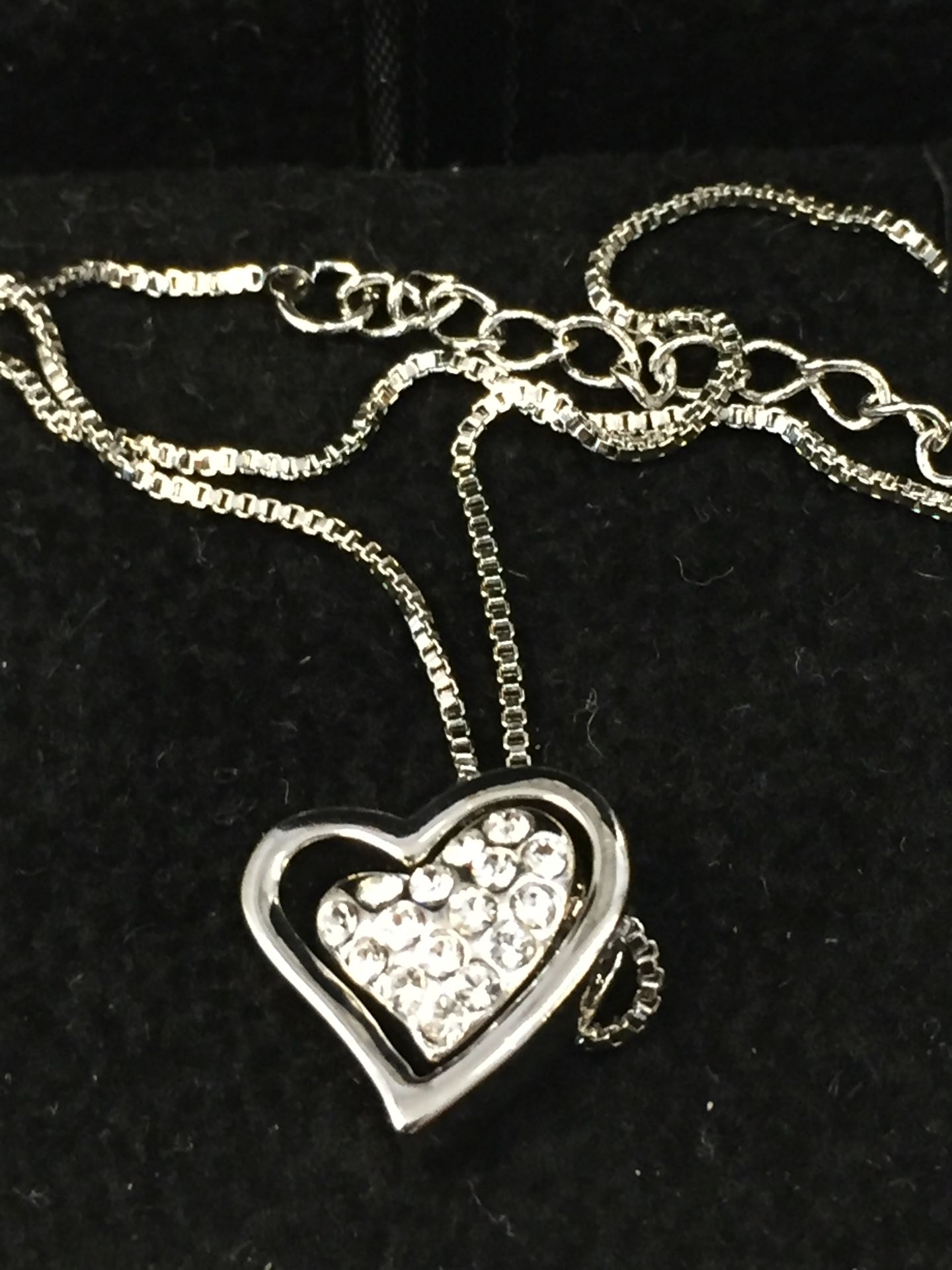 WM Chain With White Stone Cluster Heart Shape Pendant - Image 2 of 2