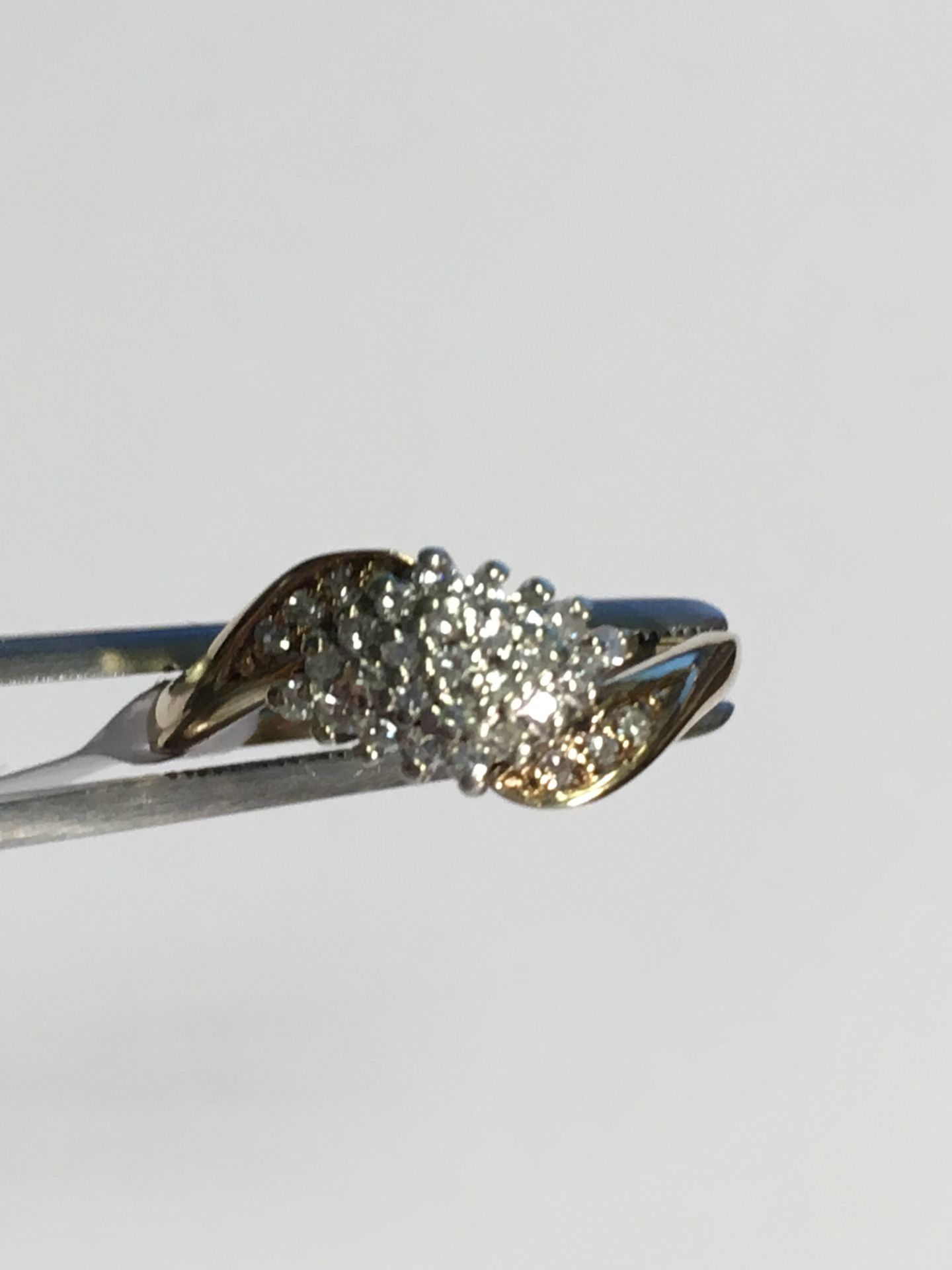 9 Carat Yellow Gold Diamond Cluster Ring - Image 3 of 3