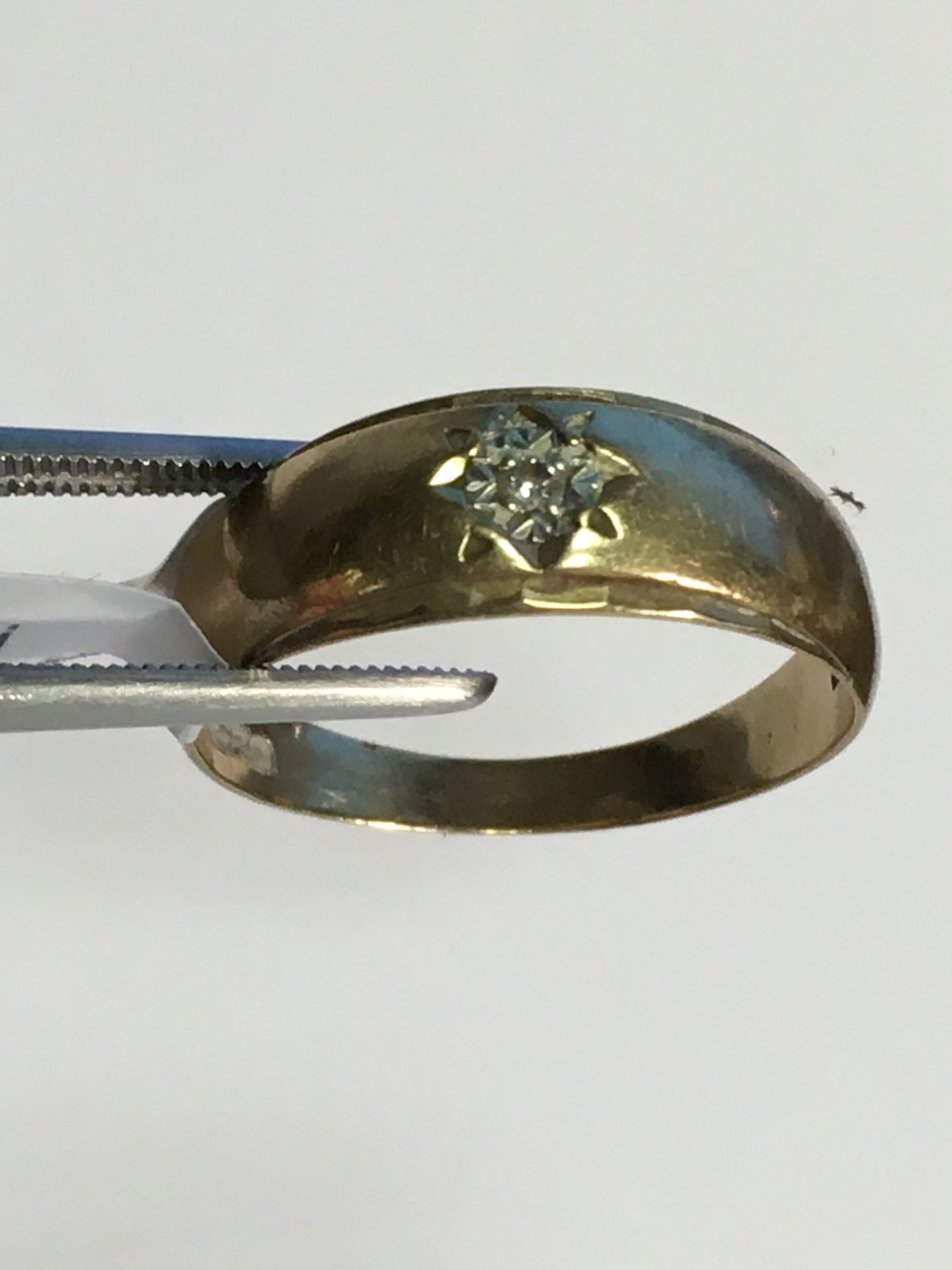 9 Carat Yellow Gold Gents Diamond Ring - Image 2 of 3