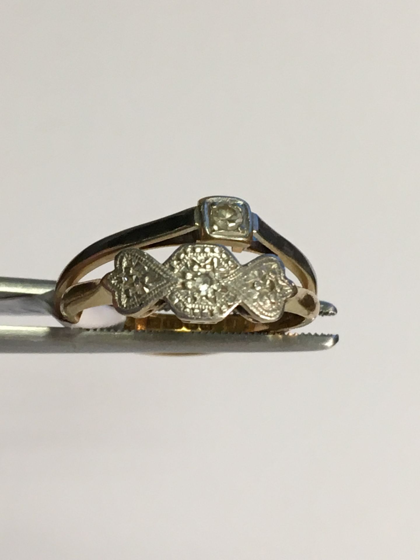 VINTAGE 2 x 18 K GOLD DIAMOND RINGS