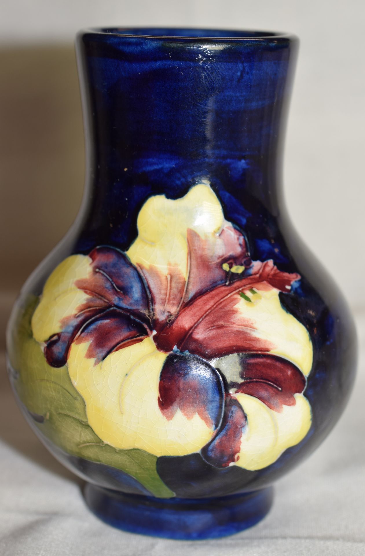 Excellent Moorcroft Hibiscus Bud Vase c1920/30s - Image 2 of 5