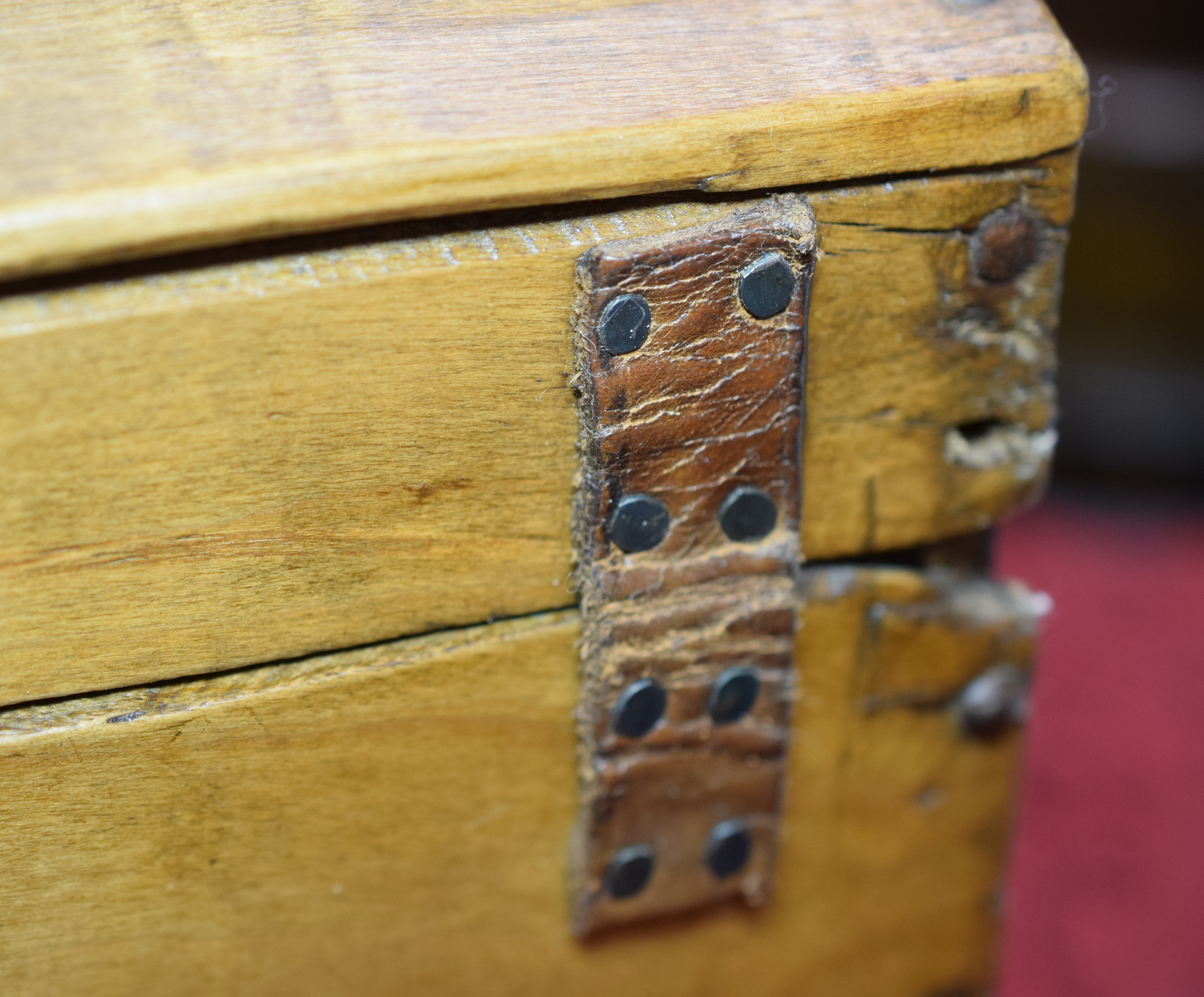 Antique Dome Topped Waxed Pine Chest - Bild 7 aus 7