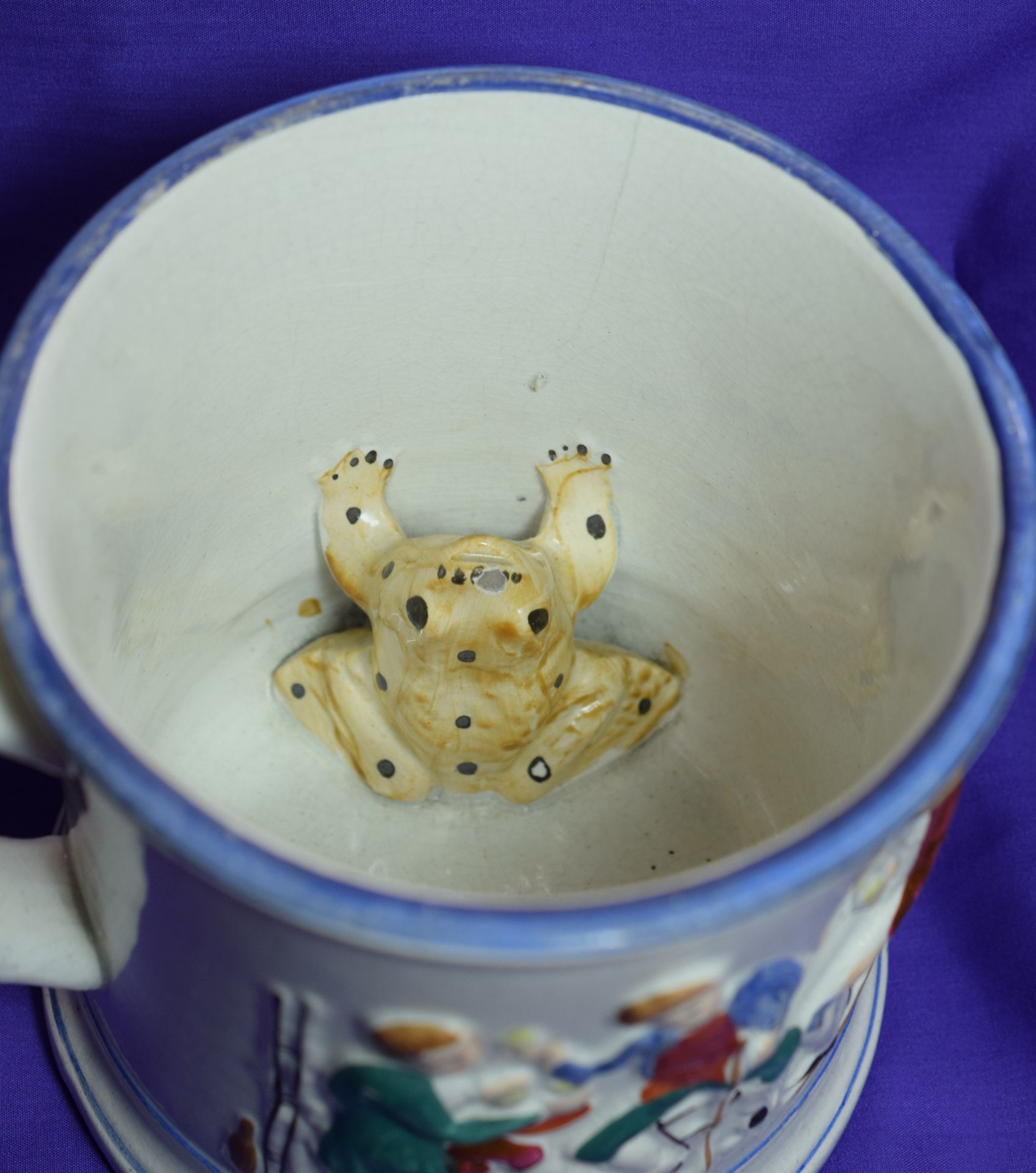 Victorian Staffordshire Pottery Frog Tankard - Image 4 of 5