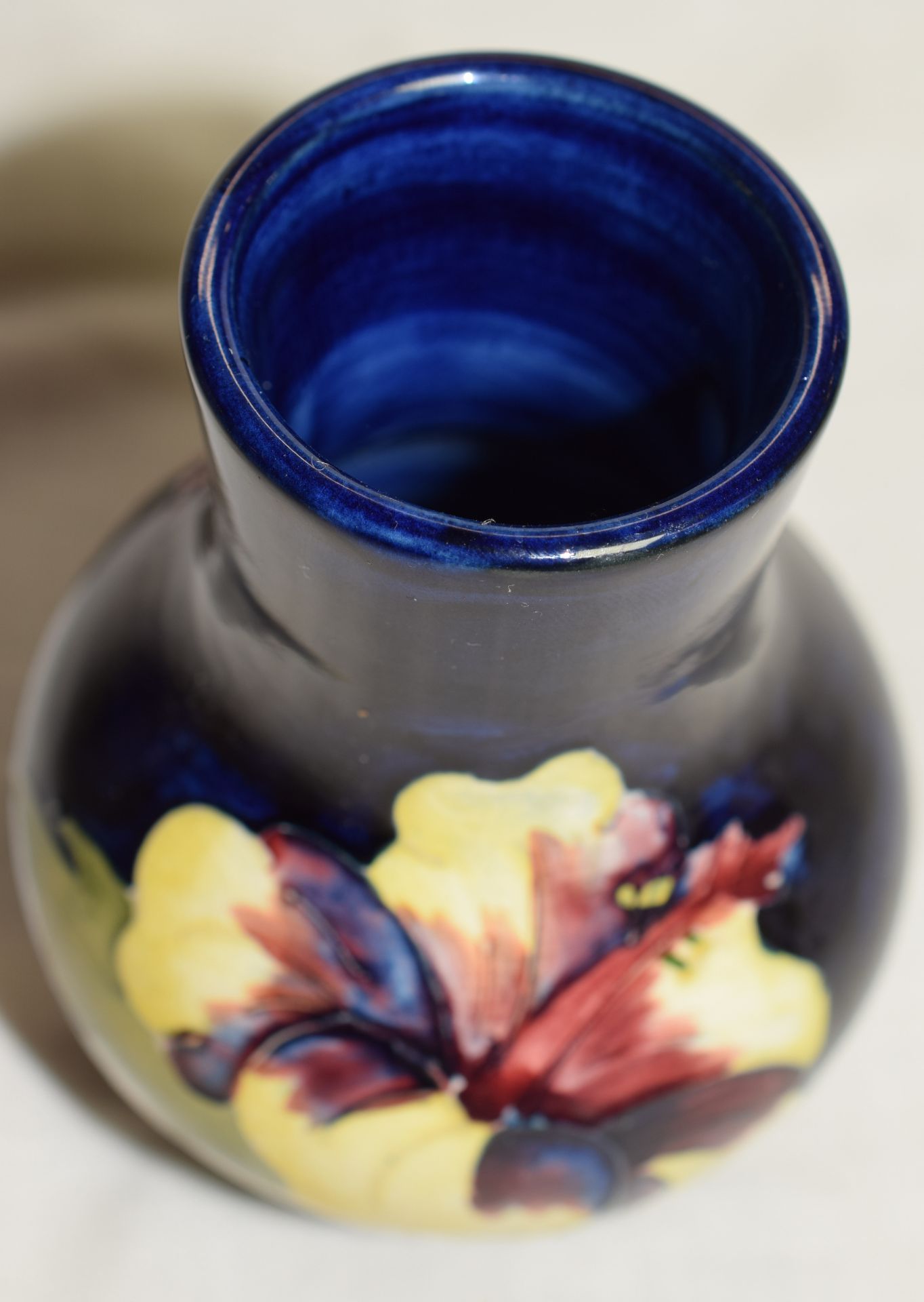 Excellent Moorcroft Hibiscus Bud Vase c1920/30s - Image 4 of 5