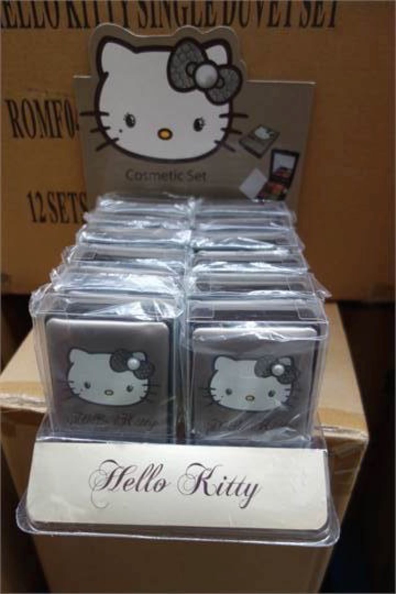 48 x Hello Kitty Cosmetic Sets - Each Set Contains 6 Eyeshadow, 2 Coloured Lip Gloss, 1 Eyebrush, - Image 3 of 5