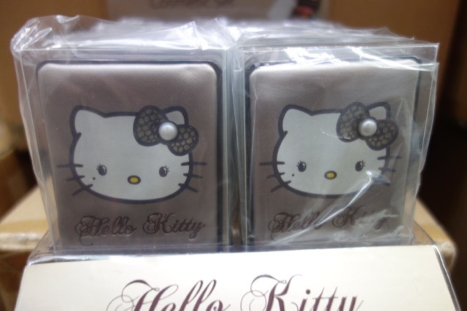 48 x Hello Kitty Cosmetic Sets - Each Set Contains 6 Eyeshadow, 2 Coloured Lip Gloss, 1 Eyebrush, - Image 4 of 5