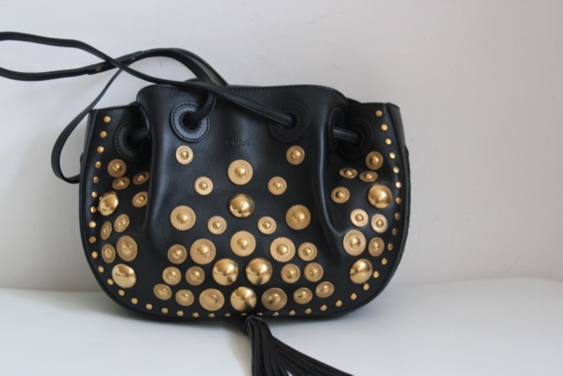 CHLOE Inez small studded textured-leather shoulder bag - Black and Gold - Image 10 of 10