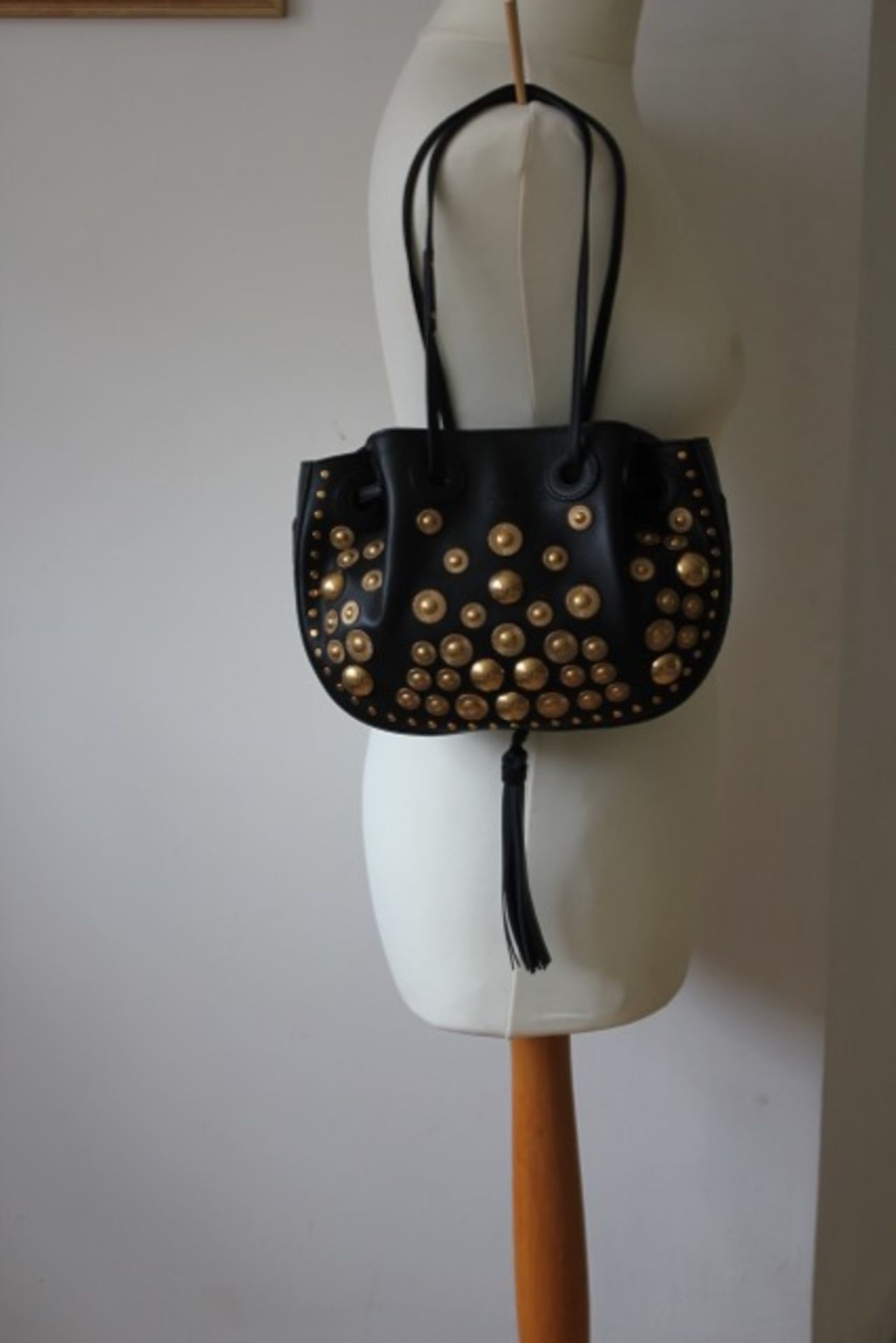 CHLOE Inez small studded textured-leather shoulder bag - Black and Gold - Image 3 of 10