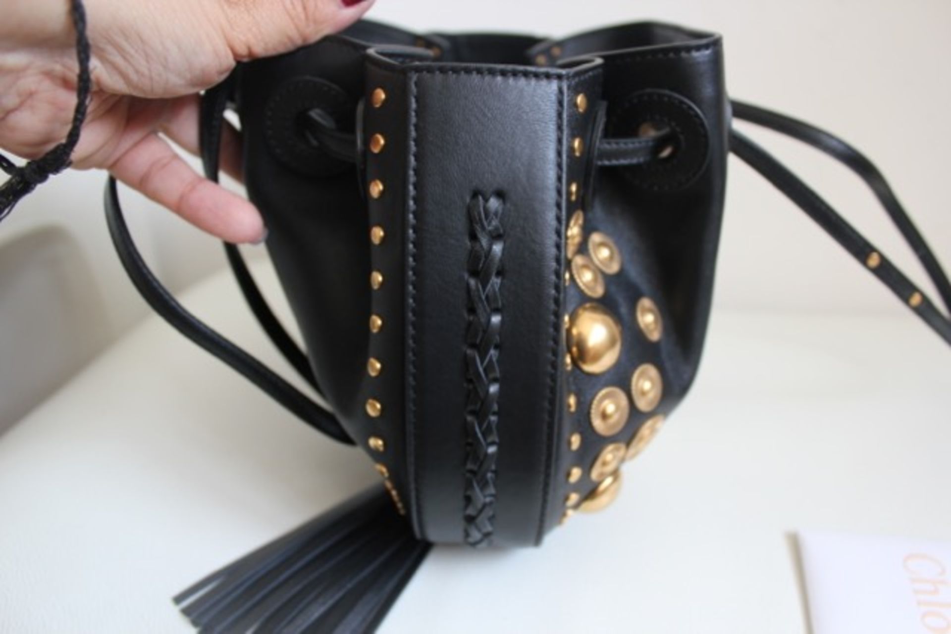 CHLOE Inez small studded textured-leather shoulder bag - Black and Gold - Image 4 of 10