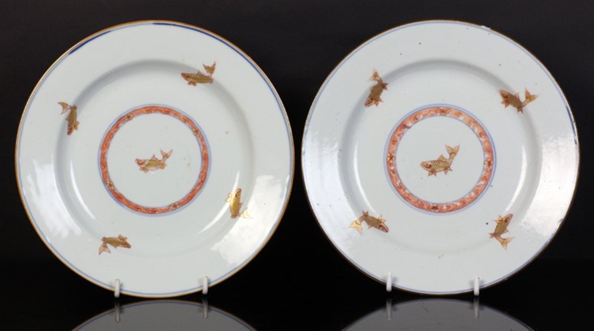 PAIR ANTIQUE CHINESE KANGXI FISH PAINTED PLATES 1662-1722