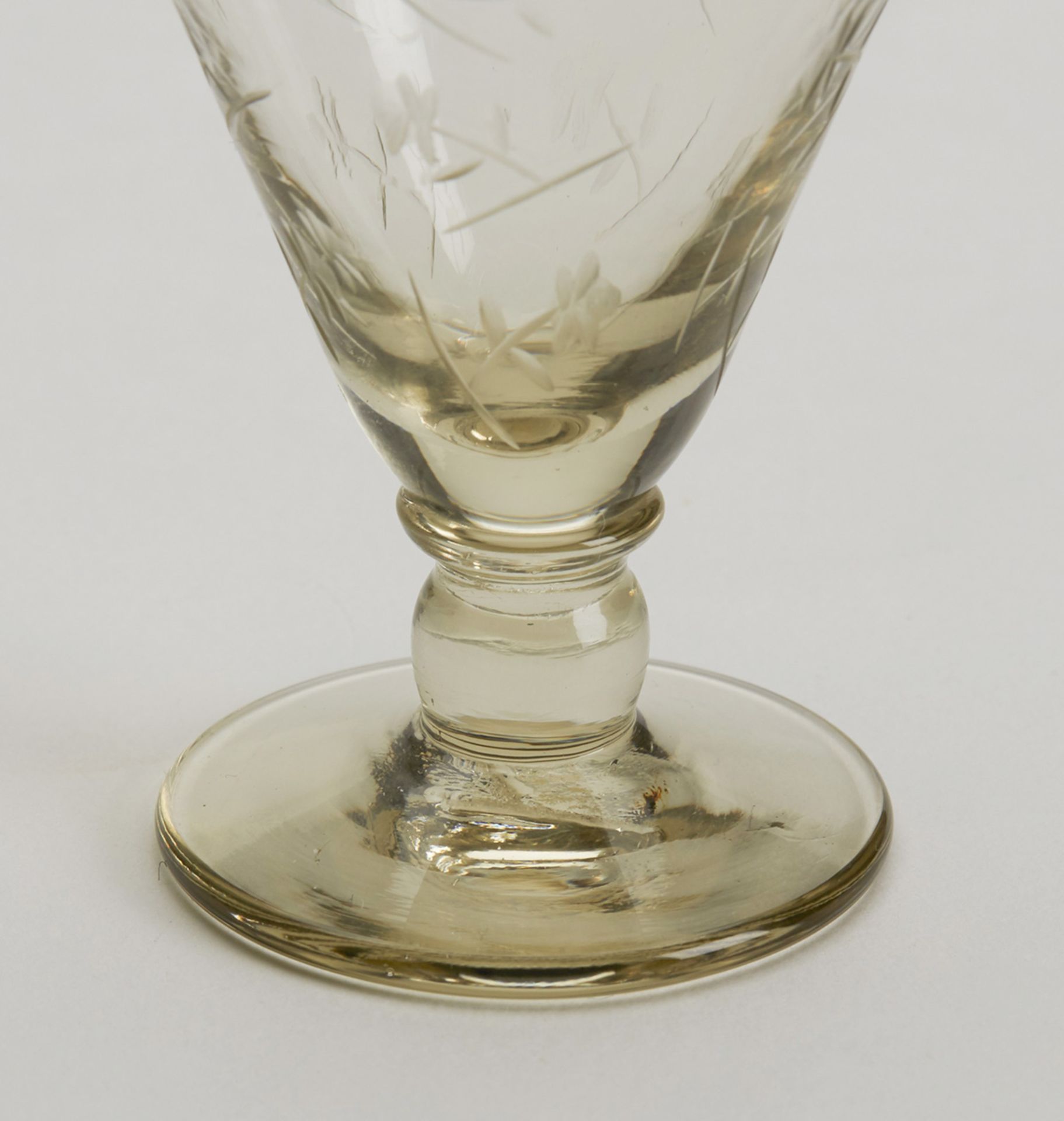 TWO CONTINENTAL ENGRAVED ETCHED WINE GLASSES 20TH C. - Image 5 of 6