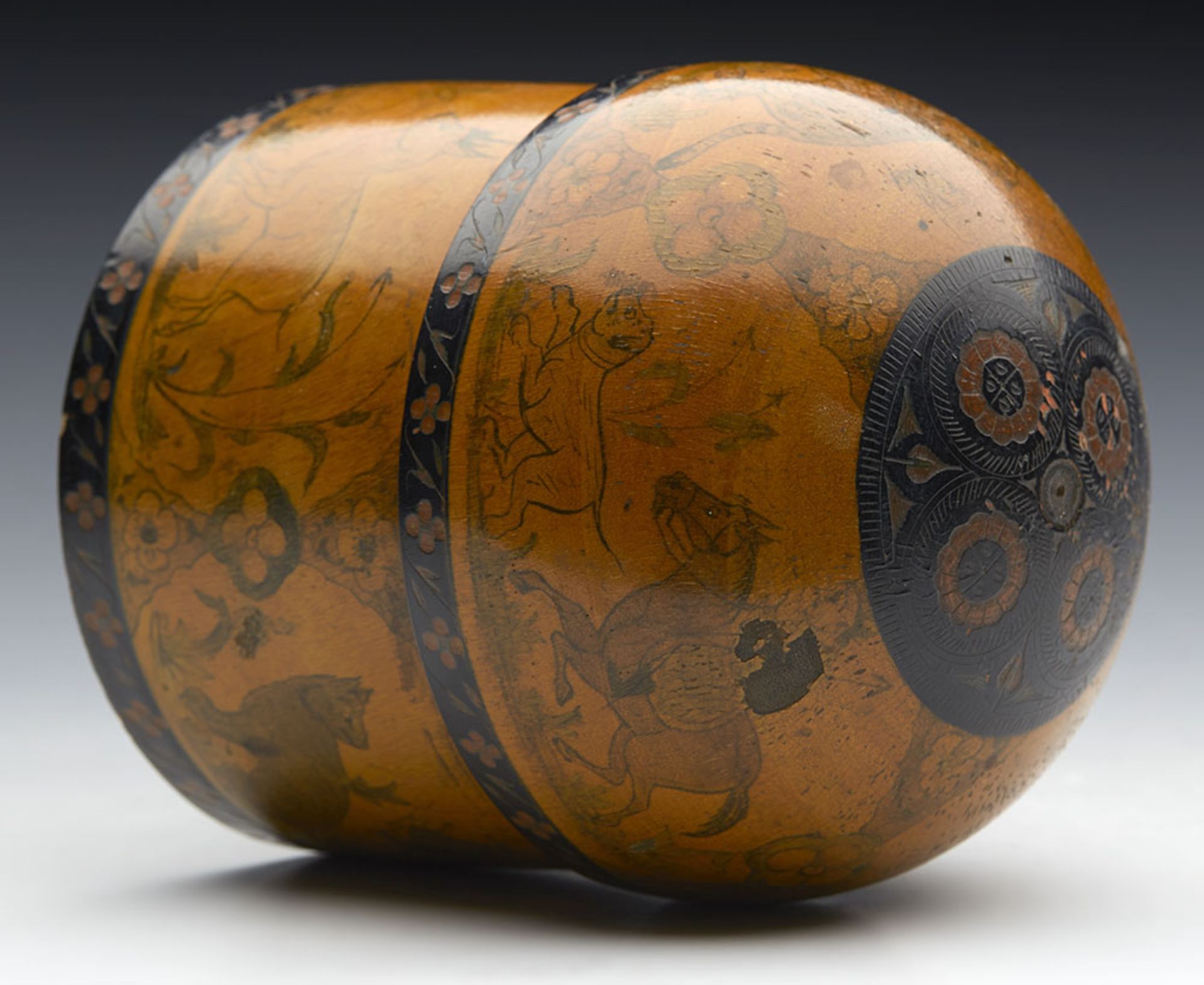 ANTIQUE INDIAN WOODEN LIDDED JAR PAINTED WITH ANIMALS & FIGURES 19TH C. - Image 2 of 10