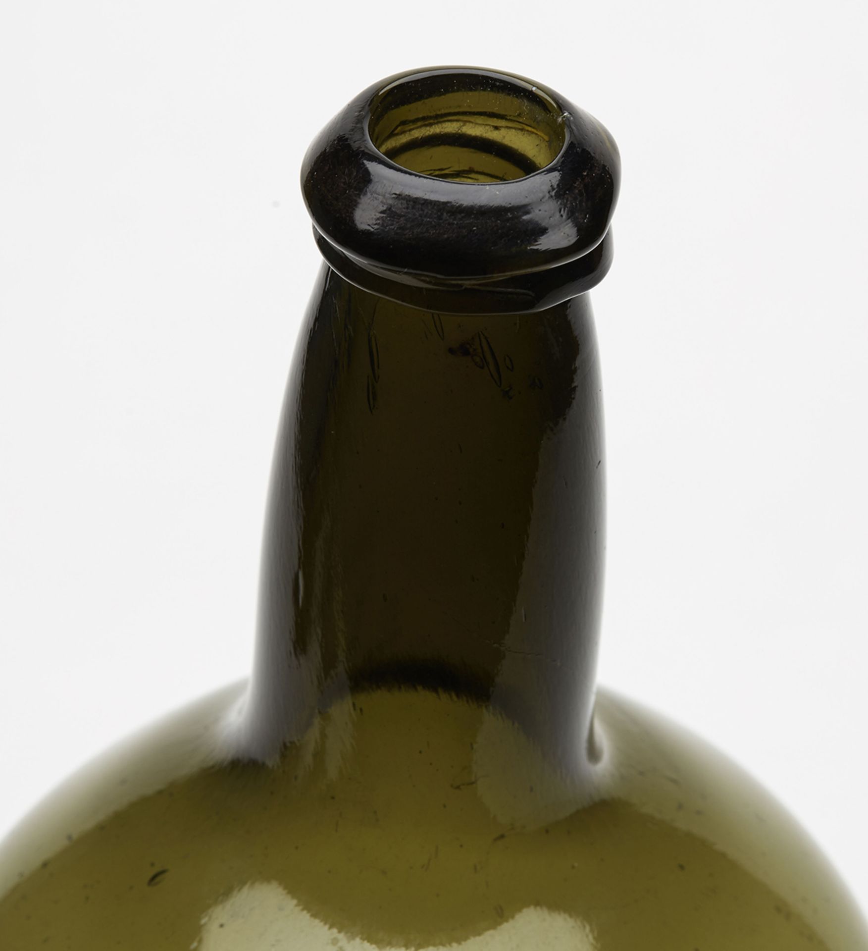 FINE LARGE ANTIQUE GREEN GLASS WINE BOTTLE c.1800 - Image 5 of 7