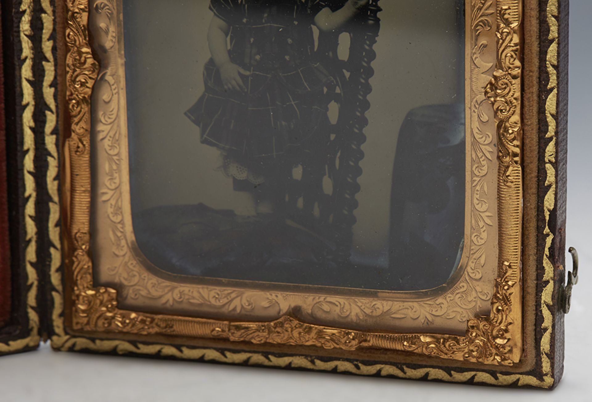 ANTIQUE CASED AMBROTYPE OF A YOUNG GIRL STANDING ON A CHAIR C.1865 - Image 9 of 11