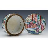 ANTIQUE CHINESE CANTON ENAMEL LIDDED BOX WITH FIGURES C.1800