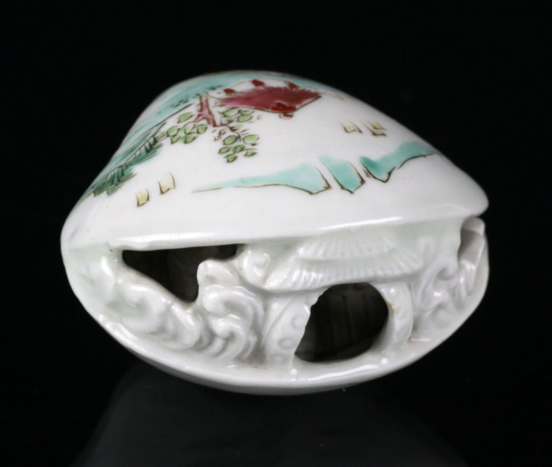 JAPANESE HIRADO PORCELAIN CLAMS DREAM NETSUKE MEIJI PERIOD