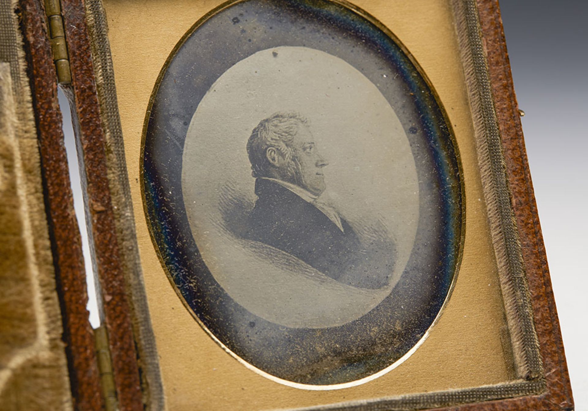 ANTIQUE CASED DAGUERREOTYPE OF A MANS PORTRAIT c.1850 - Image 2 of 7